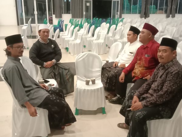 Ngaturi Kyai Untuk Mengisi Pengajian Dalam Rangka Maulid Nabi SAW