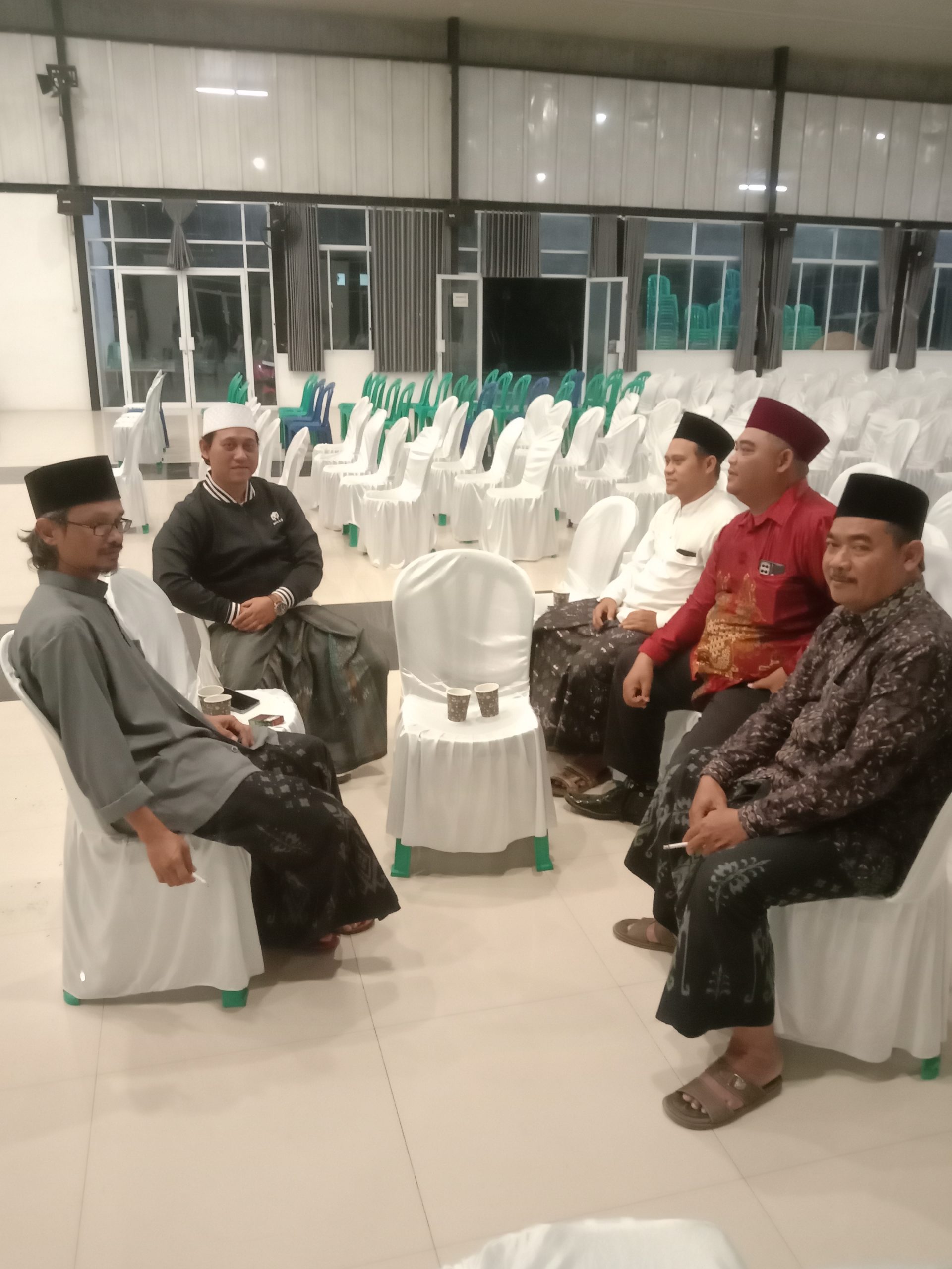Ngaturi Kyai Untuk Mengisi Pengajian Dalam Rangka Maulid Nabi SAW