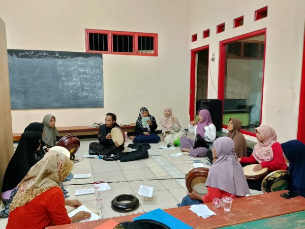 Fatayat Ranting Pucung Kidul Latihan Rebana